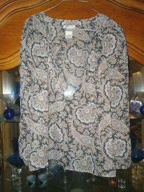 Monroe & Main Paisley V-Neck Long Sleeve Blouse - Black & Cream